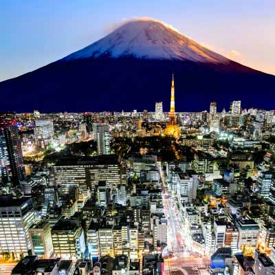 Ciudad de Tokio con vista al volcan